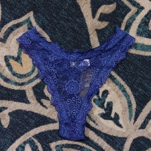 Vintage Ritratti blue high waisted lace thong panty sz 2